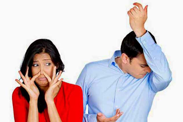 যেসব খাবার খেলে শরীরে দুর্গন্ধ হয়