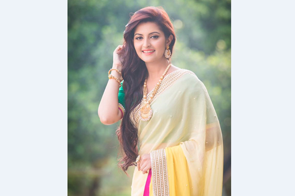 প্রথমবার ভোট দিলেন পরীমণি