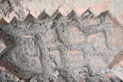 বড়াইগ্রামে রাস্তা নির্মাণে অনিয়মের অভিযোগ