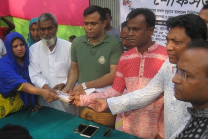 নীলফামারীতে সড়ক দুর্ঘটনায় নিহতের পরিবারকে অনুদান