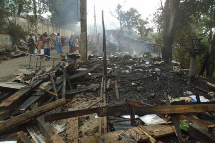 খাগড়াছড়ির মহালছড়িতে পুড়ে গেছে ১৯টি দোকান-ঘর 
 