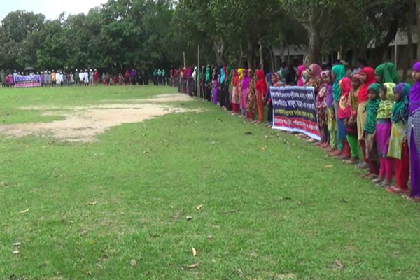 কাপাসিয়ায় মাদ্রাসা অধ্যক্ষের অপসারণের দাবিতে মানববন্ধন