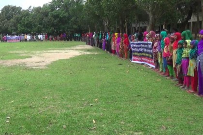 কাপাসিয়ায় মাদ্রাসা অধ্যক্ষের অপসারণের দাবিতে মানববন্ধন