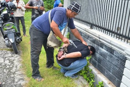 কারাগার থেকে ২০০ বন্দীর পলায়ন!