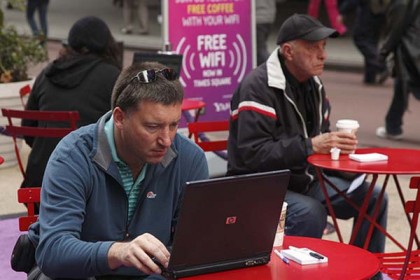 ফ্রি Wi-Fi ব্যবহার করে নিজের বিপদ ডেকে আনছেন না তো!