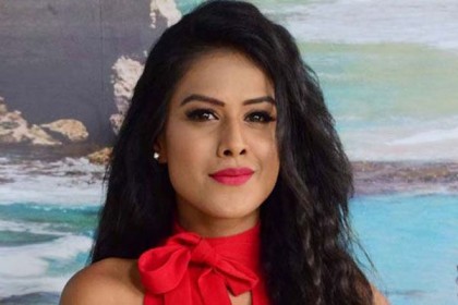 নিয়ার চুম্বন দৃশ্য ভাইরাল (ভিডিও)