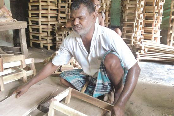জন্মান্ধ মানুষটি এখন প্রতিষ্ঠিত ব্যবসায়ী!