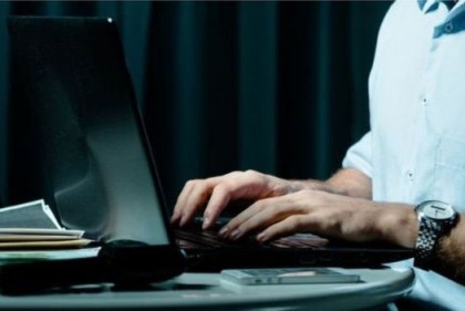 ইন্টারনেটে নগ্ন ছবি ছড়িয়ে 'প্রতিশোধ'