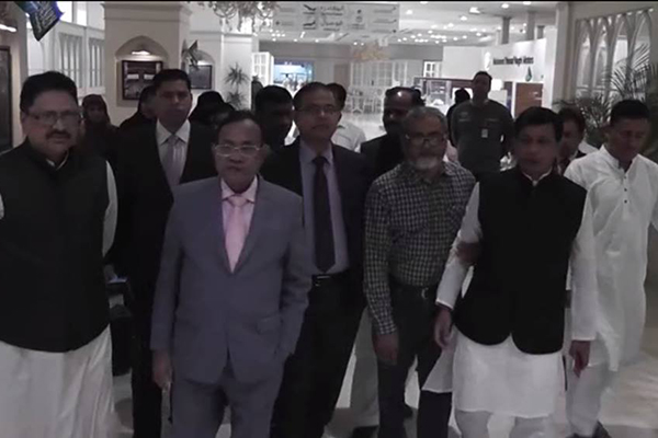 জেদ্দা বিমানবন্দরে রেলমন্ত্রীকে সংবর্ধনা