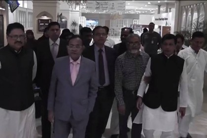 জেদ্দা বিমানবন্দরে রেলমন্ত্রীকে সংবর্ধনা