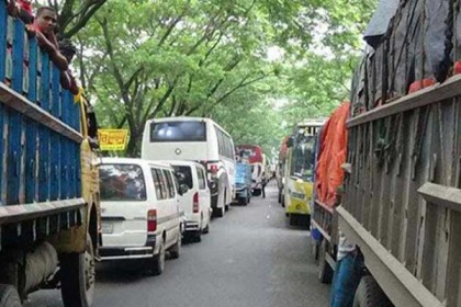 ঢাকা-টাঙ্গাইল মহাসড়কে তীব্র যানজট