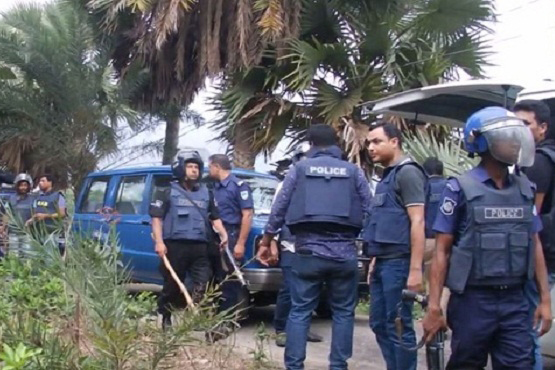 এবার নাটোরে জঙ্গি আস্তানা সন্দেহ বাড়ি ঘেরাও