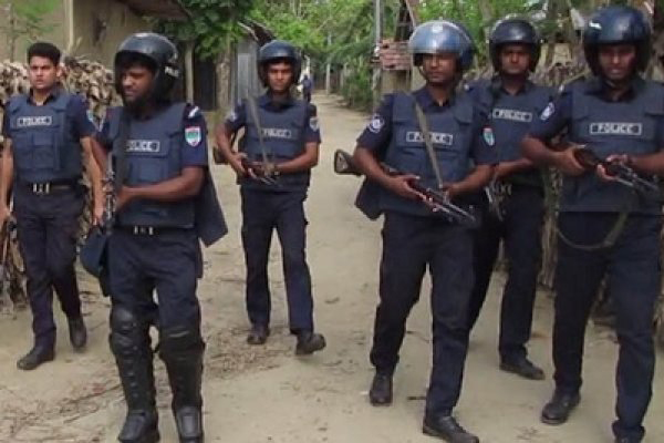 রাজশাহীতে 'জঙ্গি আস্তানা' সন্দেহে বাড়ি ঘেরাও