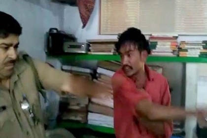 থানায় দাঁড়িয়েই পুলিশ অফিসারকে চড়...