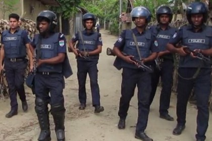 রাজশাহীতে 'জঙ্গি আস্তানা' সন্দেহে বাড়ি ঘেরাও