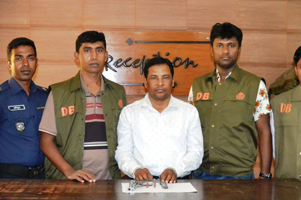 চৌদ্দগ্রামে গুলিভর্তি অস্ত্রসহ জামায়াত নেতা আটক