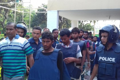 চাঁপাইনবাবগঞ্জে ৭ জঙ্গি গ্রেফতার, বিষ্ফোরক দ্রব্য উদ্ধার
