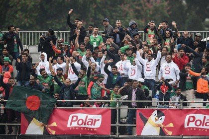 বৃষ্টিতে খেলা বন্ধ