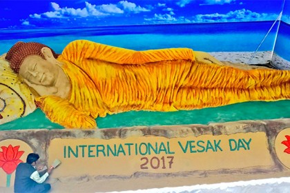 বিশ্বের দীর্ঘতম বুদ্ধ মূর্তি বানালেন বালুশিল্পী সুদর্শন