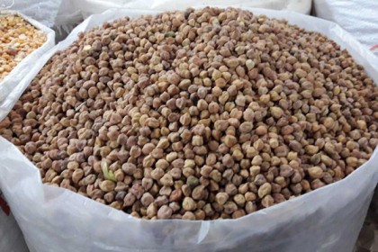 চট্টগ্রামে তবুও ছোলার 'অগ্নিমূল্য'    
