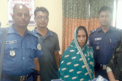 কলাপাড়ায় চোলাই মদসহ এক নারী গ্রেফতার 