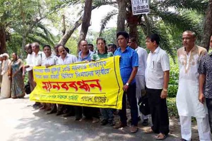 শরণখোলায় ১৩টি ঝুঁকিপূর্ণ বিদ্যালয়ের ভবন নির্মাণের দাবিতে মানববন্ধন 

