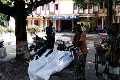 সিরাজগঞ্জে পুলিশ সদস্যের  স্ত্রীর লাশ উদ্ধার