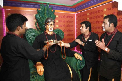
দেবতা নয়, কলকাতার যে মন্দিরে পূজা হয় অমিতাভ বচ্চনের!