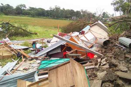 কালবৈশাখী ঝড়ে মুন্সীগঞ্জে দুই শতাধিক ঘরবাড়ি ও ব্যবসা প্রতিষ্ঠান ক্ষতিগ্রস্ত