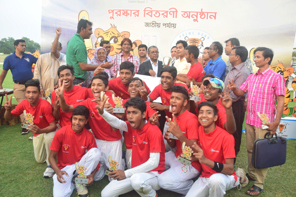 স্কুল ক্রিকেটে চ্যাম্পিয়ন রাজশাহীর বালিয়াপুকুর বিদ্যানিকেতন