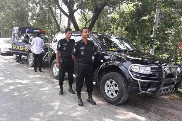 'ঝিনাইদহে বাড়ির নিচে পুঁতে রাখা আছে বিস্ফোরক'