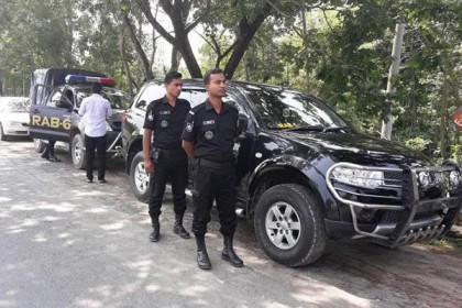 'ঝিনাইদহে বাড়ির নিচে পুঁতে রাখা আছে বিস্ফোরক'