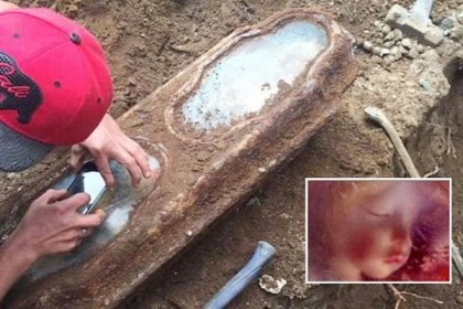 বাড়ির নিচ থেকে ১৪০ বছরের পুরানো মরদেহ উদ্ধার