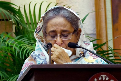 কাঁদলেন, কাঁদালেন সবাইকে