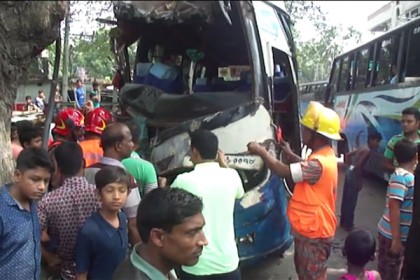 ঝিনাইদহে সড়ক দুর্ঘটনায় নিহত ৩, আহত ৩০