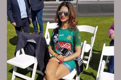 মাঠে বসে টাইগারদের খেলা দেখছেন প্রিয়তি