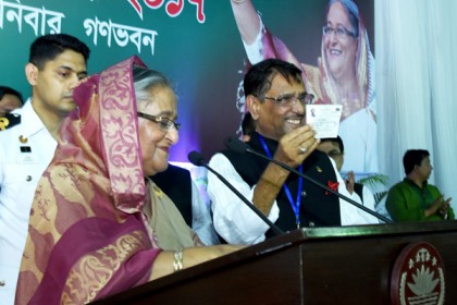 দলীয় সদস্য পদ নবায়ন করলেন শেখ হাসিনা