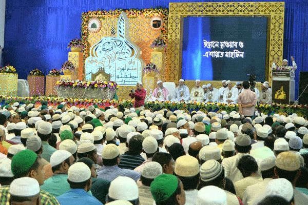 আমিরাতে মুনিরীয়া তরিক্বতের মাহফিলে প্রবাসী মুসল্লিদের জনস্রোত