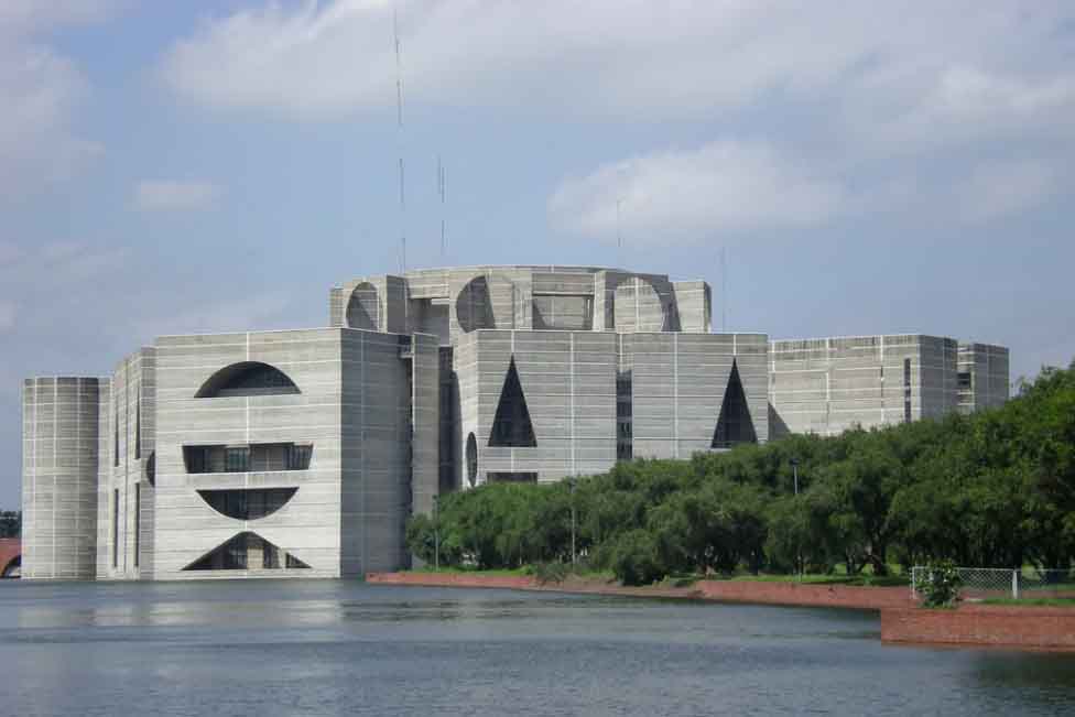 
হাওরের বাঁধ স্থানীয়ভাবে তদারকির সুপারিশ
