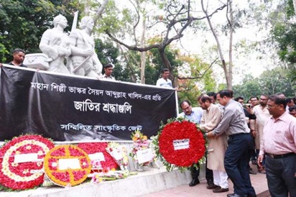 'অপরাজেয় বাংলা'র পাদদেশেই ভাস্কর আবদুল্লাহ খালিদকে শেষ শ্রদ্ধা