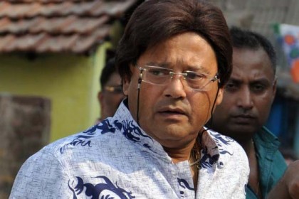 
হঠাৎ বুকে ব্যথা, আইসিইউতে তাপস পাল