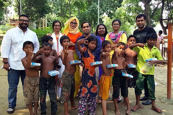 পথশিশুদের নিয়ে ফান্টাসিয়াম'র মধ্যাহ্নভোজ!