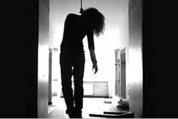 বনানীতে নারীর ঝুলন্ত মৃতদেহ উদ্ধার