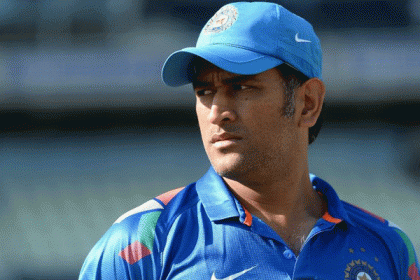 বেতন-ভাতা কমতে পারে ধোনির!