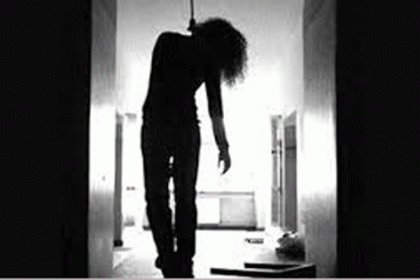 বনানীতে নারীর ঝুলন্ত মৃতদেহ উদ্ধার