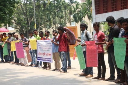 রাবি শিক্ষার্থীকে মারধরকারী যুবলীগ নেতার শাস্তি দাবি