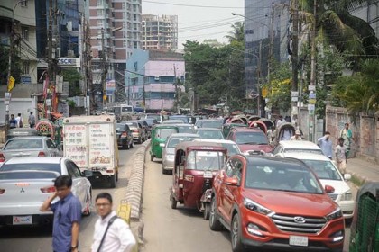 চট্টগ্রামে যানজট ও দুর্ভোগে সাধারণ মানুষ
