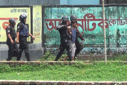 নরসিংদীর ৩ জনকে ছেড়ে দিয়েছে র‍্যাব