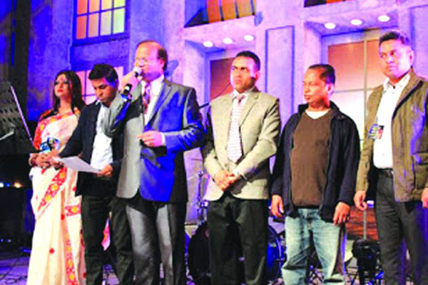 টরন্টোতে হৃদয় খান ও চুমকির জমজমাট কনসার্ট
