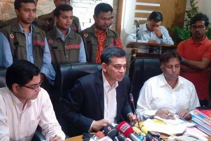 আপন জুয়েলার্সের মালিকের গাড়ি জব্দ